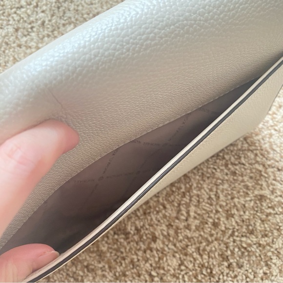 Michael Kors White Shoulder Bag - Picture 5 of 16